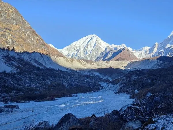 The view of Cheohimal and Larke Pass from Bimthang Valley.